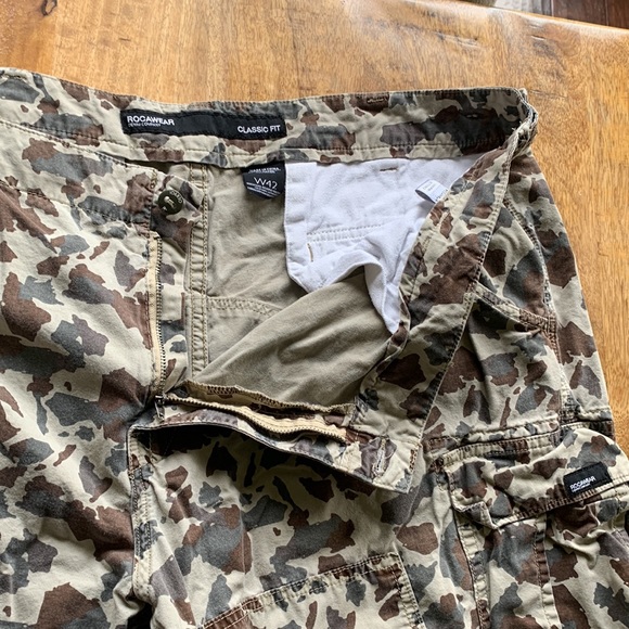 Rocawear Classic Fit Camouflage Cargo Pants (W42) - Picture 4 of 12